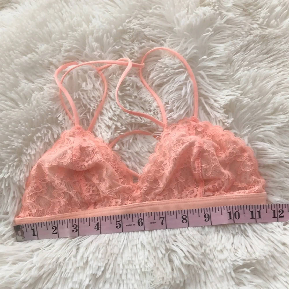 2014 NWOT Victoria’s Secret Floral Lace Bralette in Peach Size Small